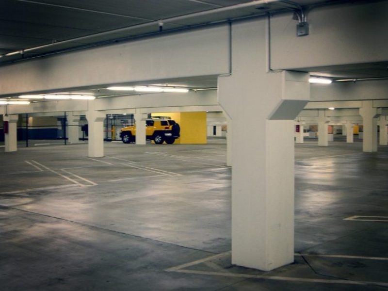 parking-lot-240896_1280-800x529